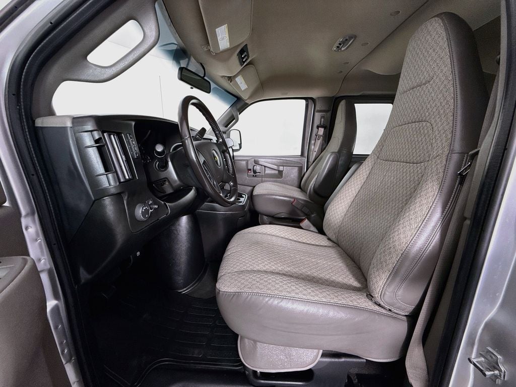 2023 Chevrolet Express Passenger 2500 1LS
