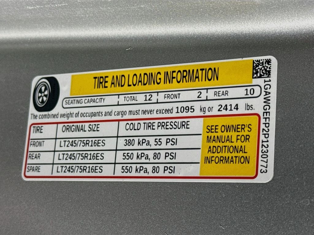 2023 Chevrolet Express Passenger 2500 1LS