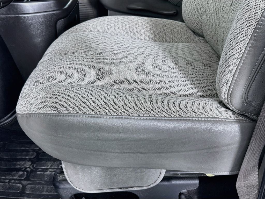 2023 Chevrolet Express Passenger 3500 1LS