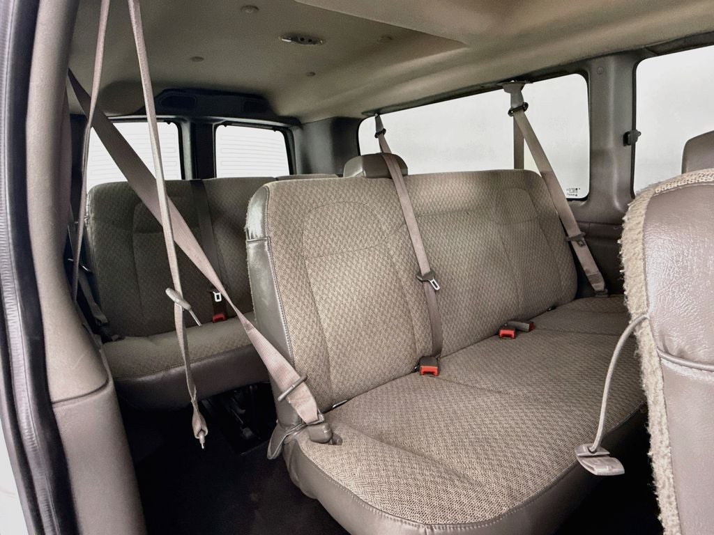 2023 Chevrolet Express Passenger 3500 1LS