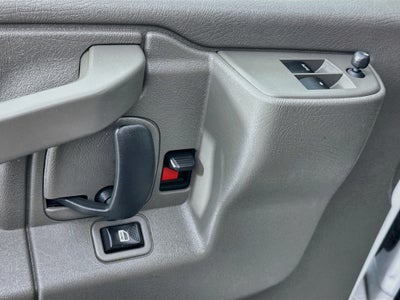 2024 Chevrolet Express Passenger 3500 1LT