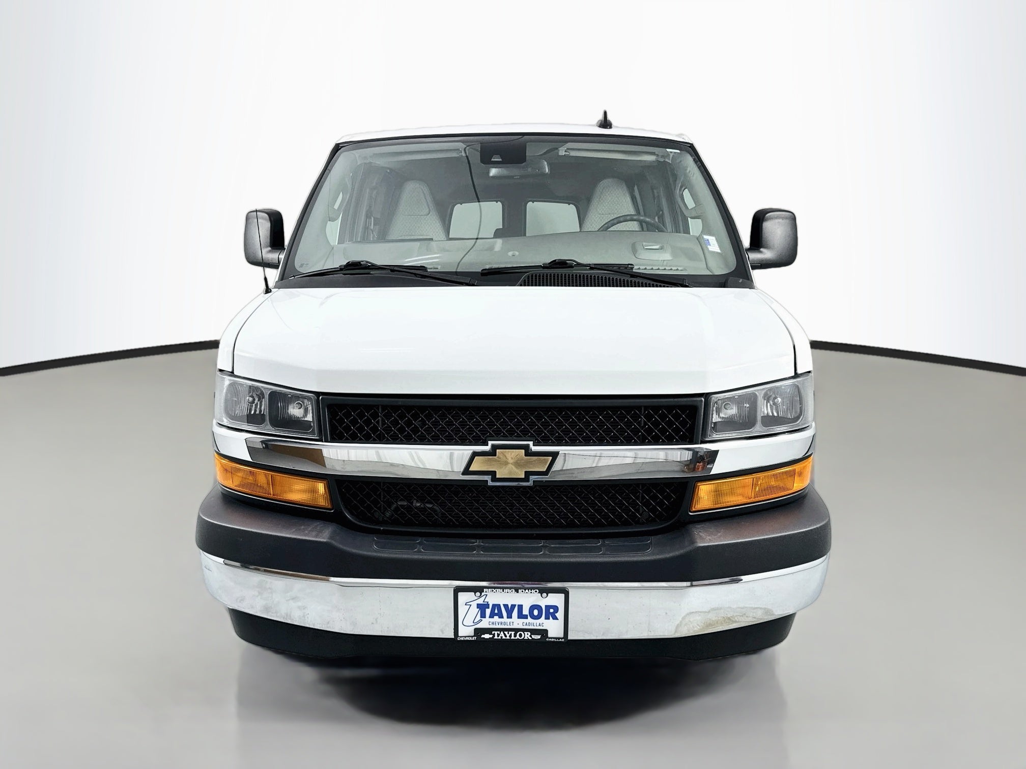 2024 Chevrolet Express Passenger 3500 1LT