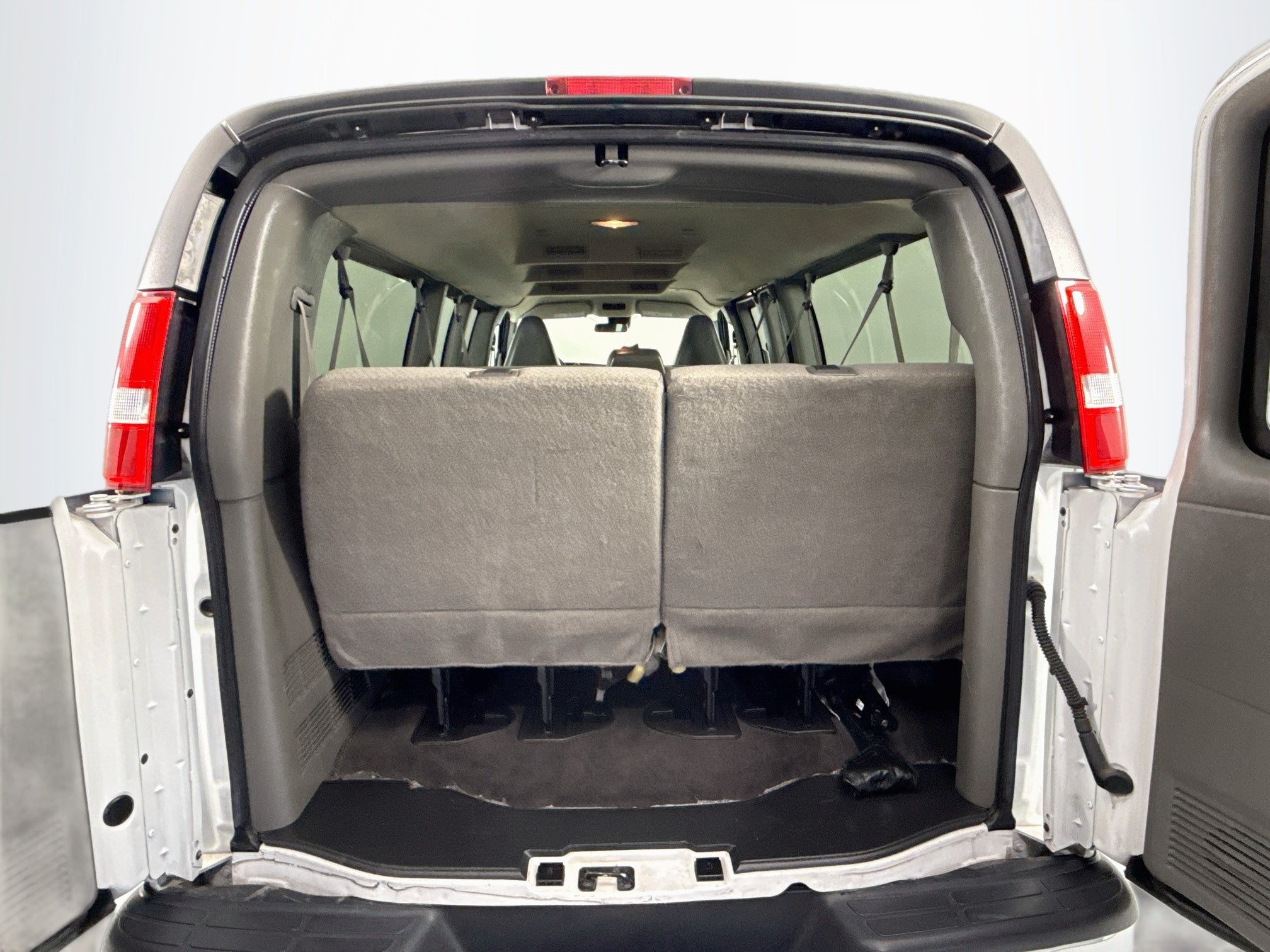 2024 Chevrolet Express Passenger 3500 1LT