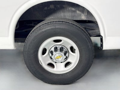 2024 Chevrolet Express Passenger 3500 1LT