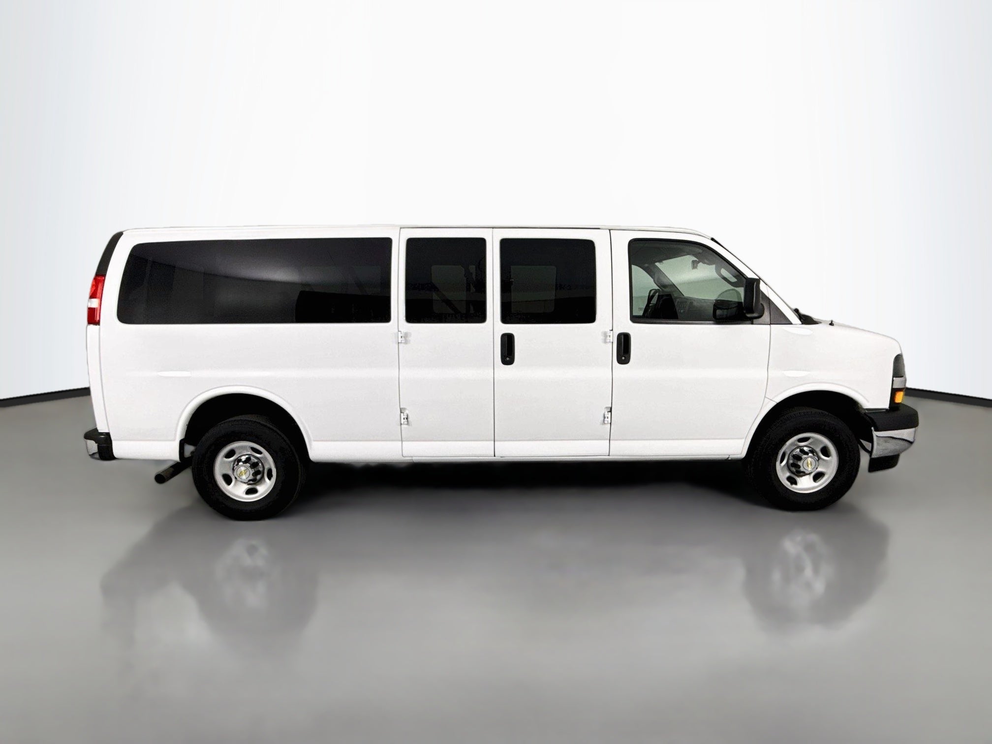 2024 Chevrolet Express Passenger 3500 1LT