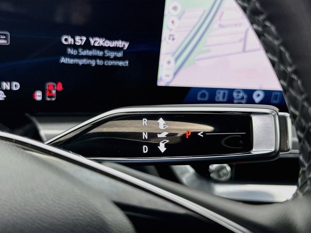 2024 Cadillac LYRIQ Luxury 2