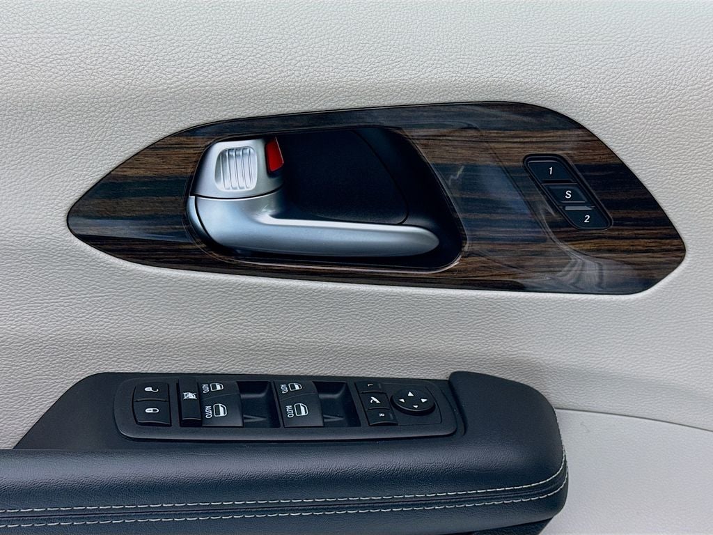 2023 Chrysler Pacifica Hybrid Limited