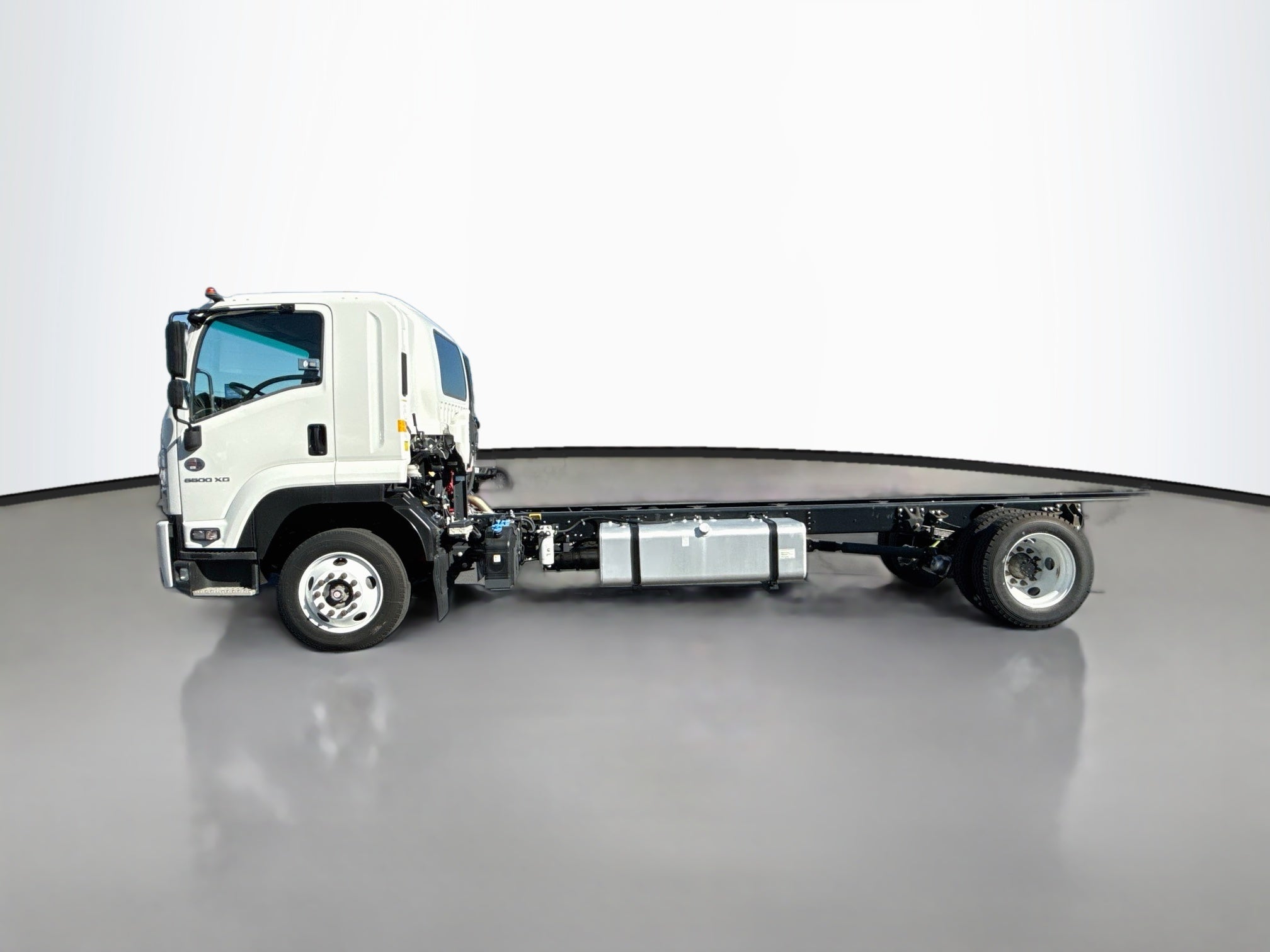2024 Chevrolet Low Cab Forward 6500 XD MEDIUM ASH GRAY